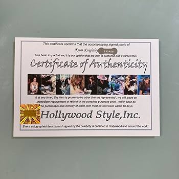 Amazon.co.jp: キーラ ナイトレイ直筆サイン入り2Lサイズ写真… : おもちゃ