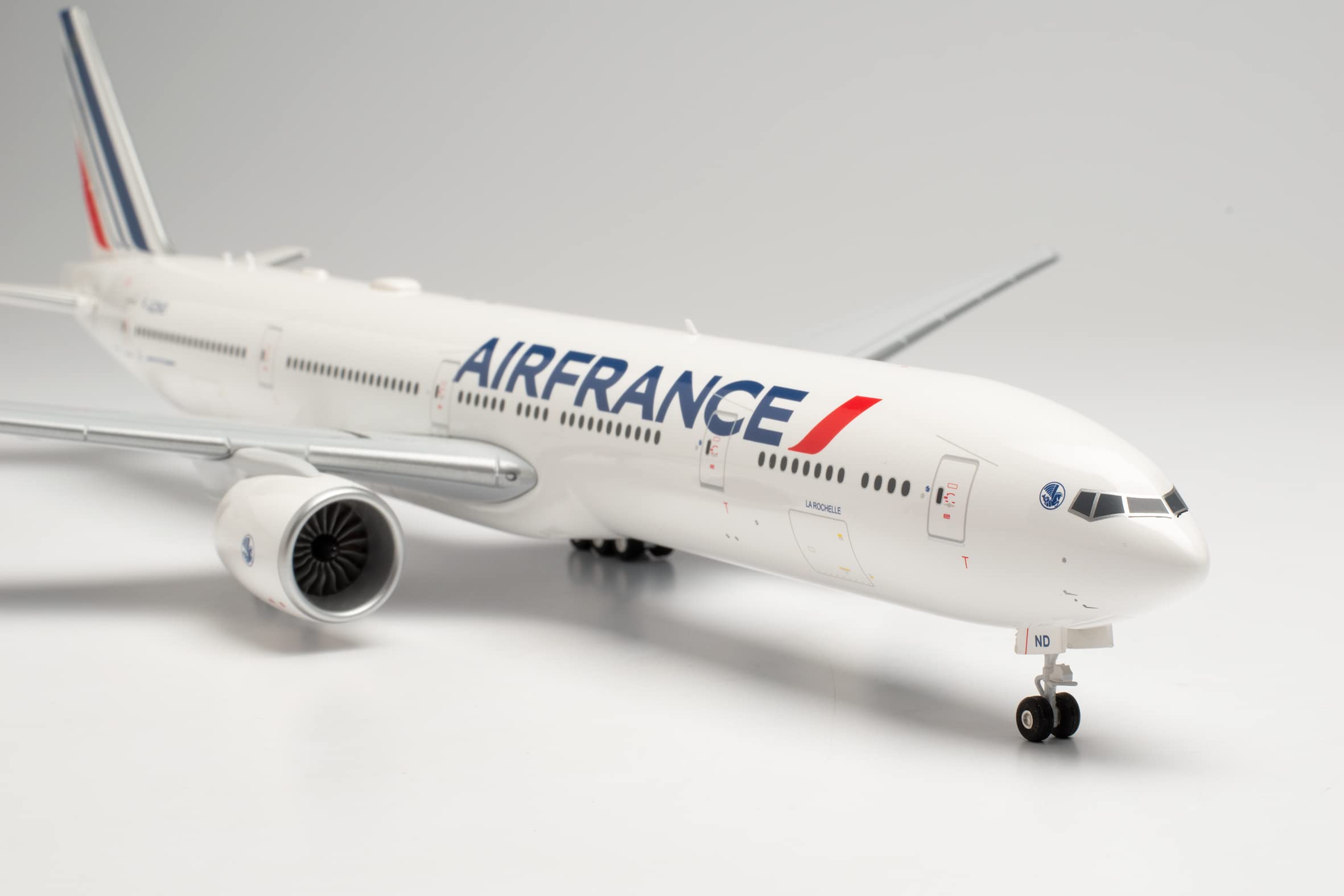 Amazon.com: Herpa 571784 Air France Boeing 777-300ER-2021 Livery-F