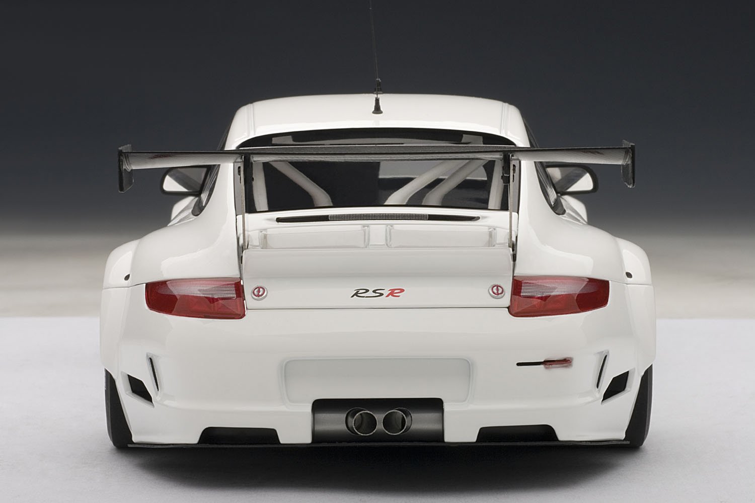 Amazon.co.jp: AUTOart 1/18 ポルシェ 911 (997)GT3 RSR 10 プレーン