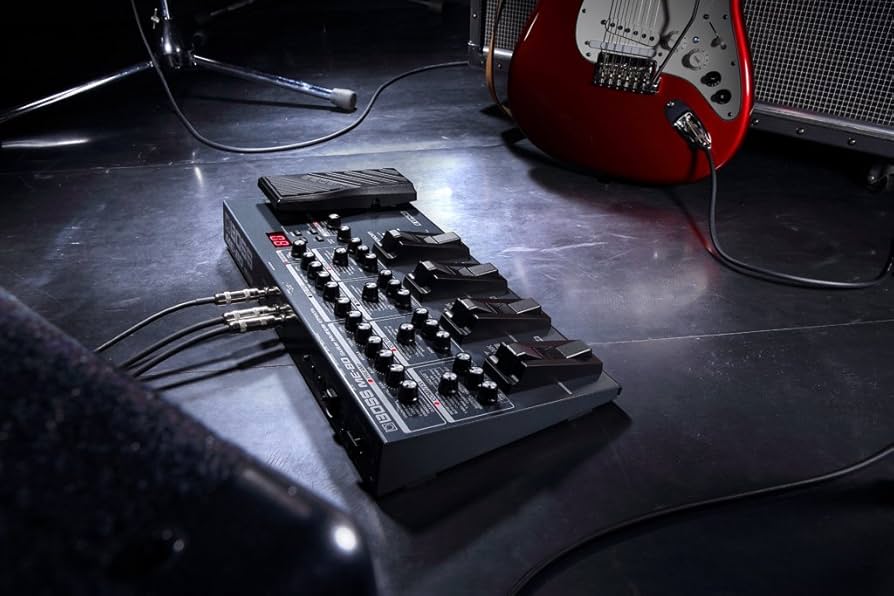 Amazon.com: BOSS ME-80 Multiple Effects Guitar Pedal with Looper