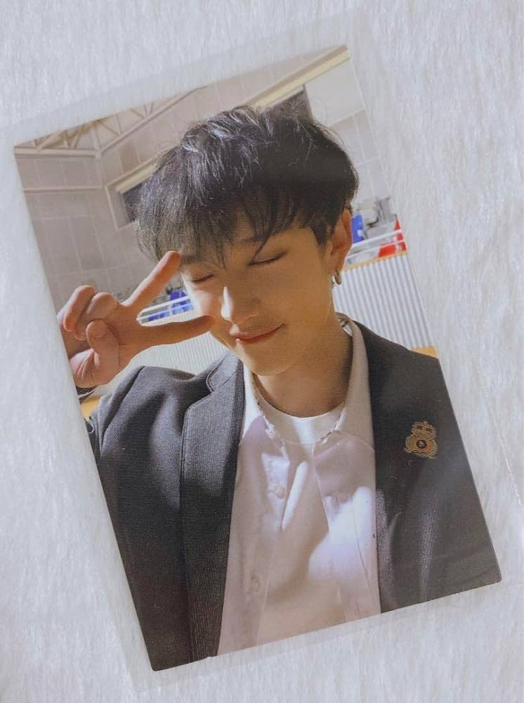 Amazon.co.jp: Stray Kids GO生GO LIVE バンチャン 制服トレカ : おもちゃ