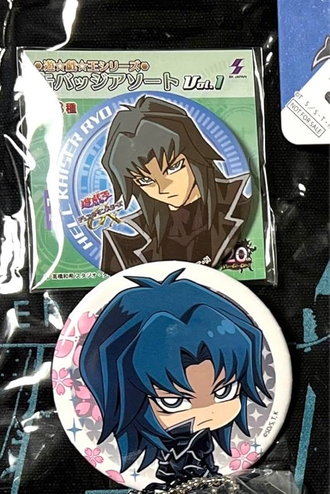 Amazon.co.jp: 遊 戯 王GX ヘルカイザー亮 丸藤亮 缶バッジ : おもちゃ