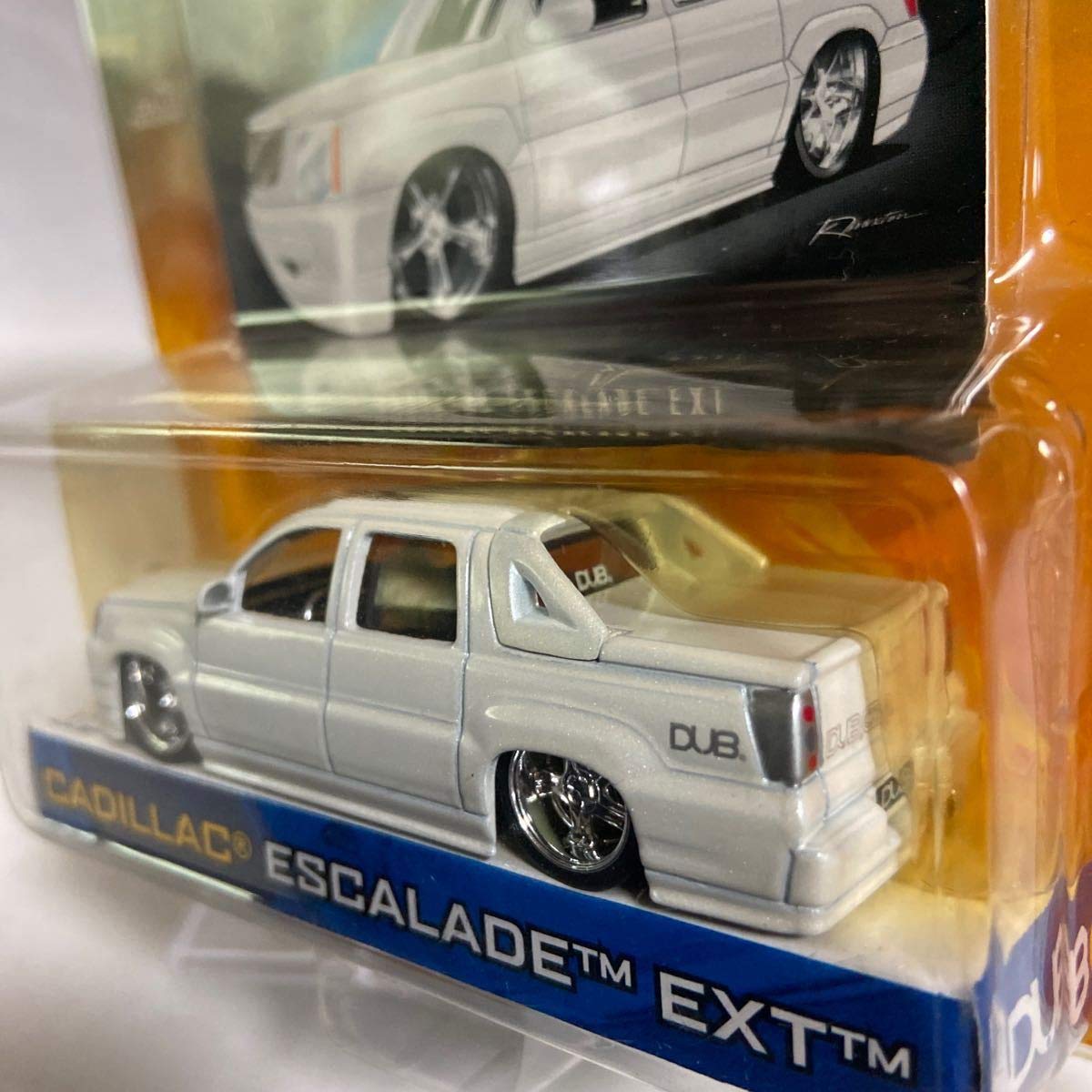 Amazon | 未開封 Jada toys 1/64 CADILLAC ESCALADE EXT パール