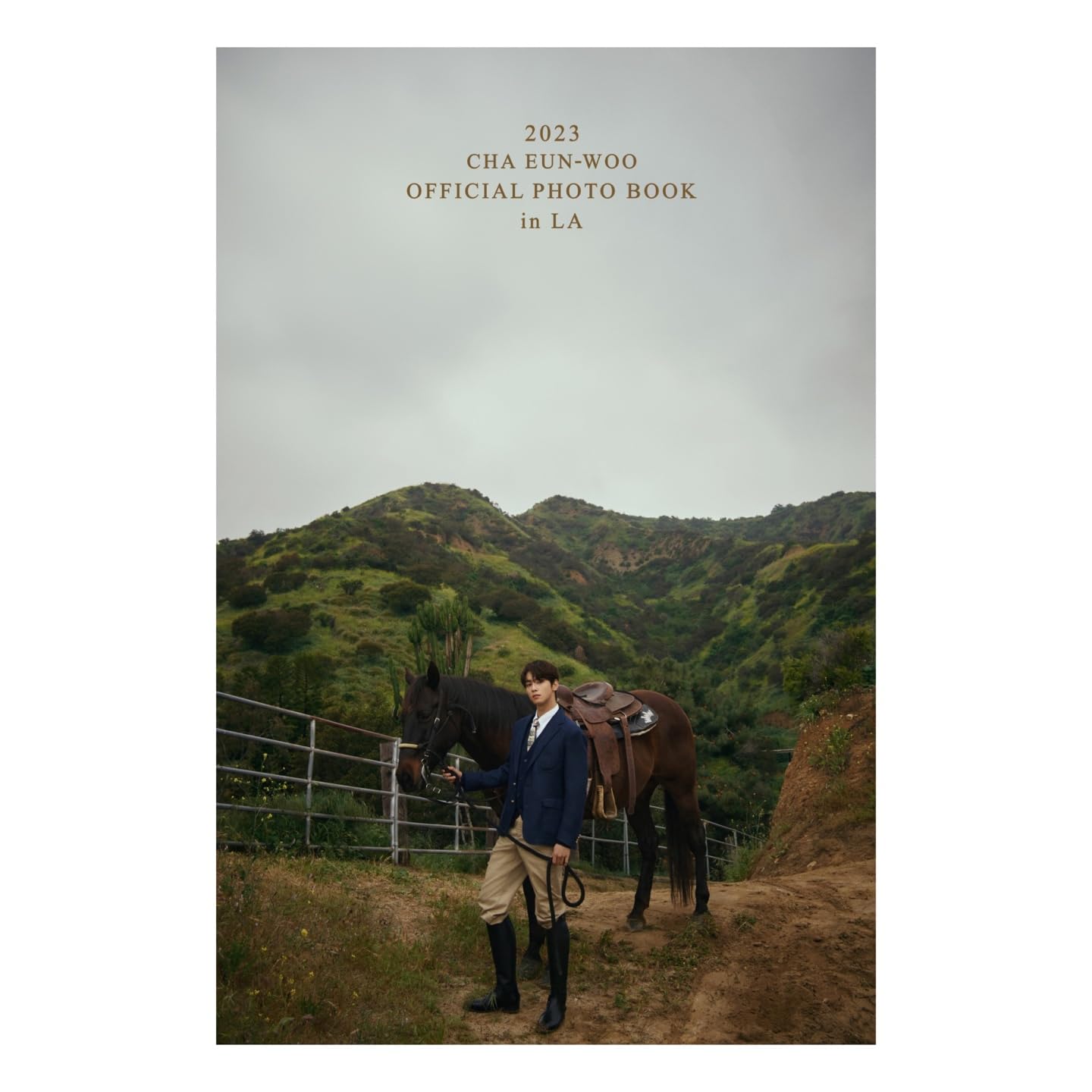 Amazon.co.jp: CHA EUN-WOO (ASTRO) - 2023 OFFICIAL PHOTO BOOK 公式