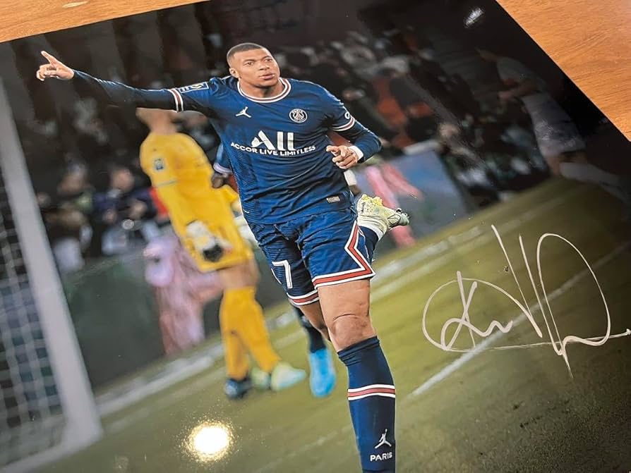 Amazon.co.jp: エンバペ 直筆サインフォト PANINI Authentic 世界50枚