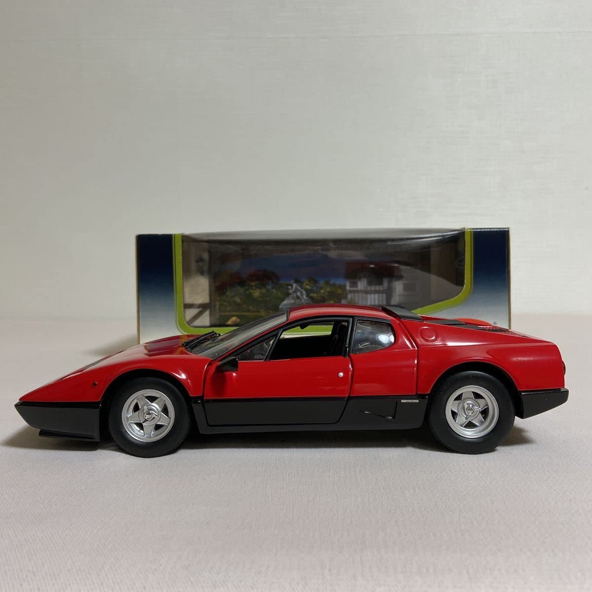 絶版未展示品 京商 1/18 フェラーリ365GTB 絶版未展示品 京商 1/18
