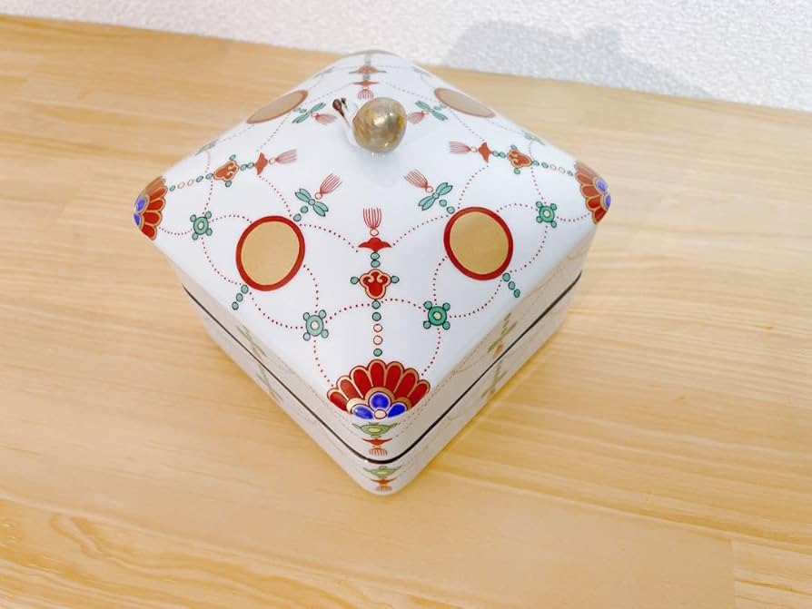 Amazon | 有田焼 其泉窯 角二段重 錦日輪赤玉瓔珞文 小皿 錦日輪赤玉