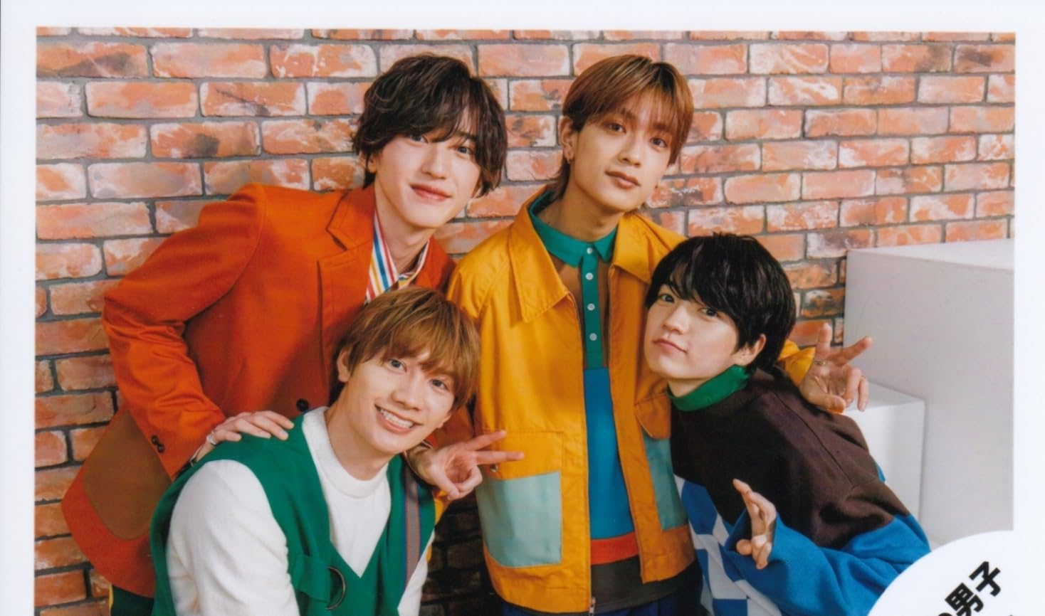 Amazon.co.jp: なにわ男子 公式 生 写真（集合）J01788 : おもちゃ