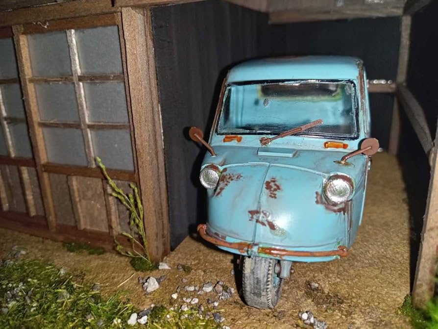 Amazon.co.jp: 昭和レトロ 完成品 ダイハツ・ミゼットと古家屋