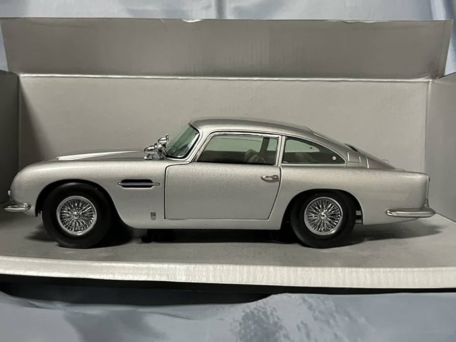 Amazon.co.jp: Sunstar Aston Martin DB 5 (1963) Silver 1/18 : Hobbies
