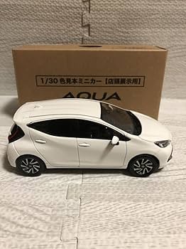 Amazon | 1/30 トヨタ 新型アクア AQUA カラーサンプル ミニカー