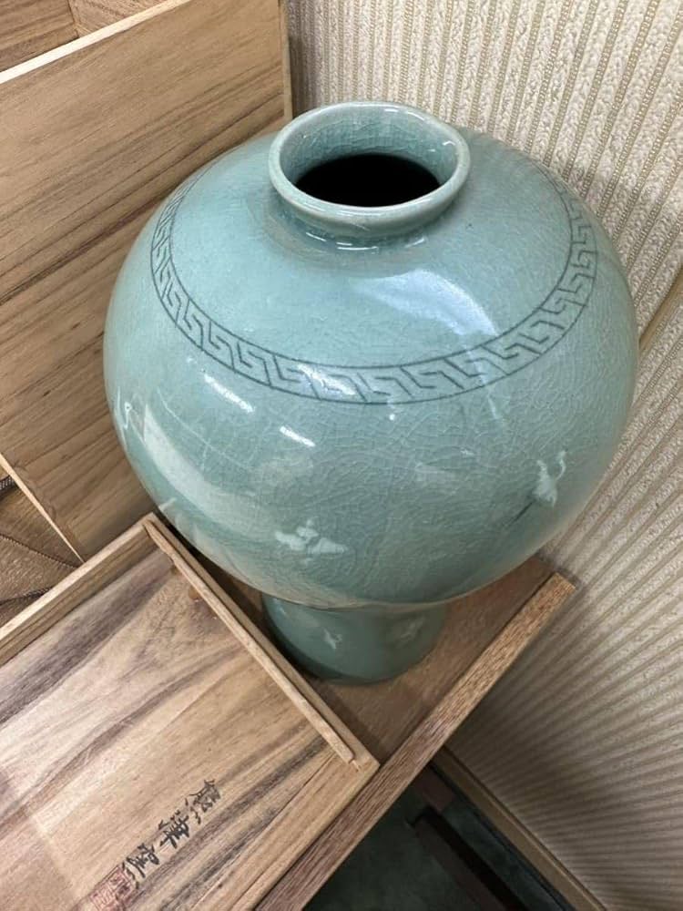 Amazon.co.jp: 高麗青磁 花瓶 韓国 雲鶴 幻の熊津窯 李朝 韓国 現代 京