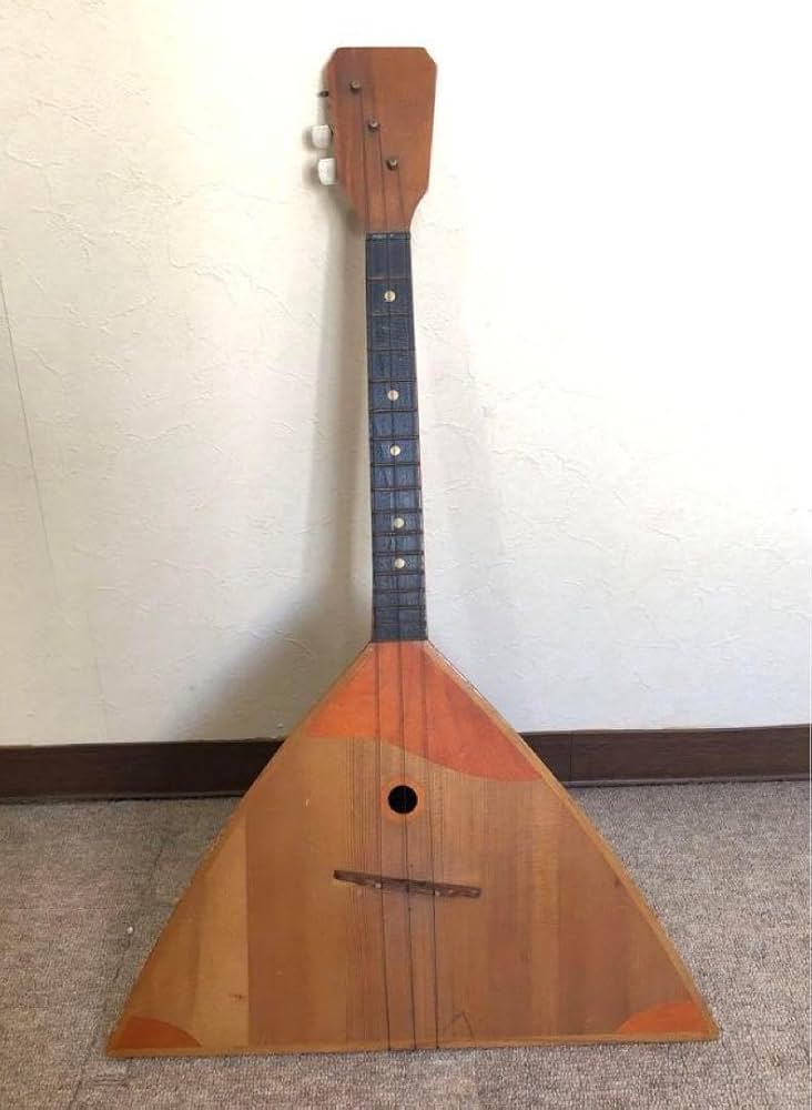 Amazon.co.jp: バラライカ??楽器 ロシア ソビエト連邦 民族楽器 弦楽器