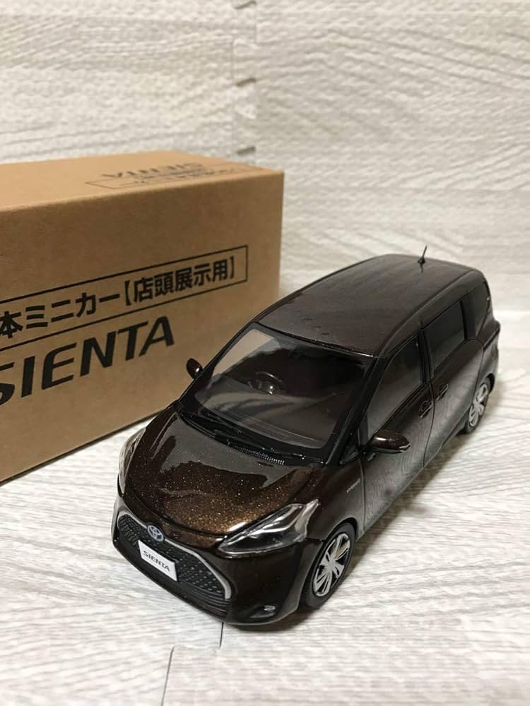 Amazon.co.jp: 1/30 ミニカー 新型シエンタ Sienta 後期 非売品 カラー