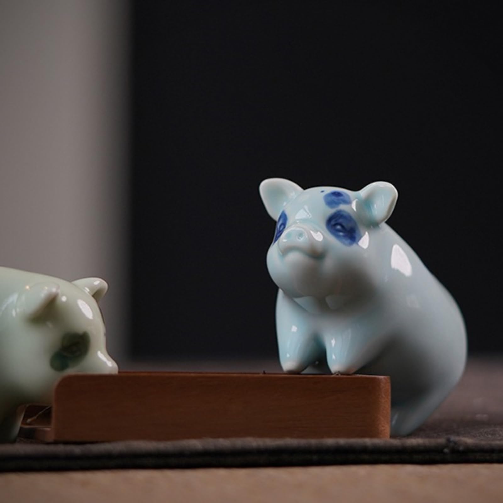 Amazon.co.jp: Eeeza 豚の置物 かわいい 微笑む豚 ブタさん 置物