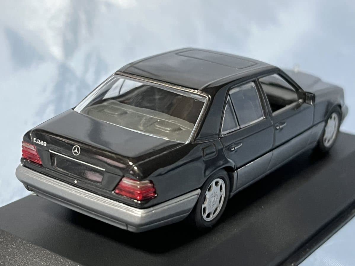 Amazon | ミニチャンプス製メルセデスベンツ Eクラス セダンW124