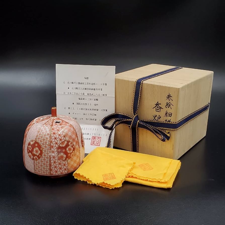 Amazon.co.jp: 宝蔵 九谷焼 現代作家 恵美里 織田恵美 赤絵細描 梅花