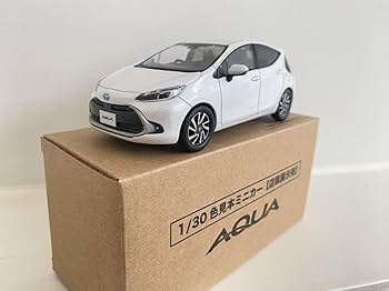 Amazon.co.jp: 新型 アクア ミニカー 1/30 プラチナホワイトパール