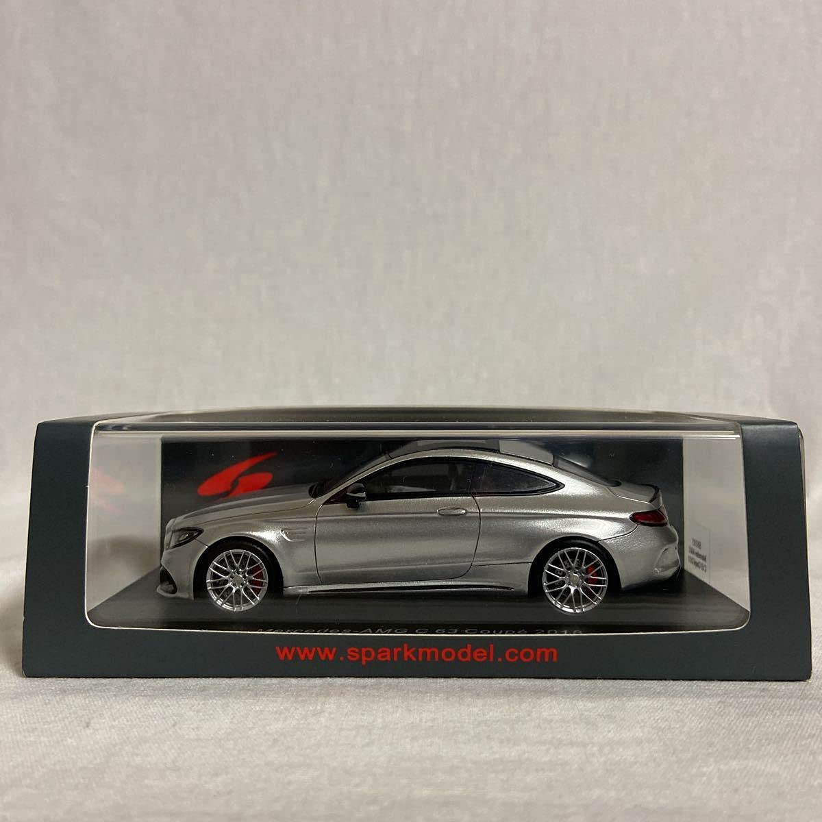 1/18 メルセデスベンツ Cクラス W205 前期 シルバー ミニカー 1/18