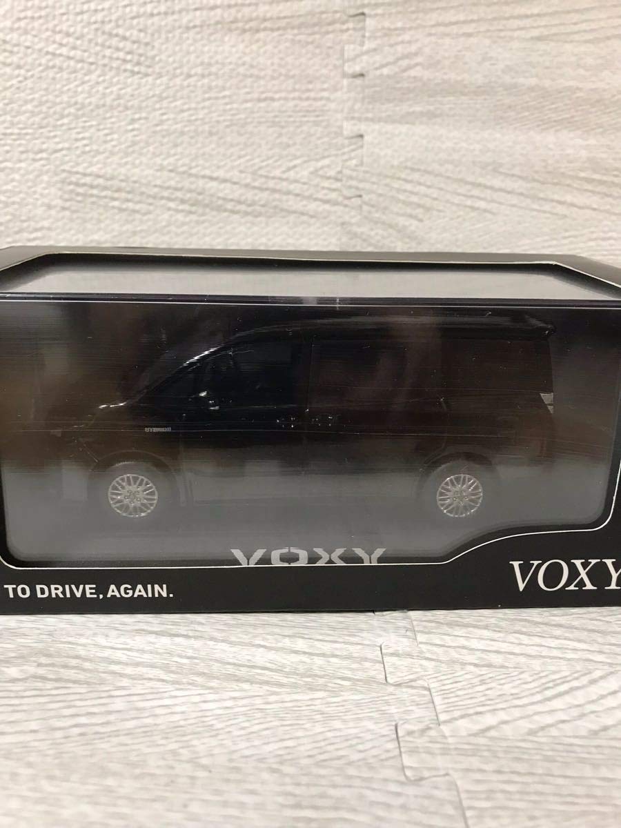 Amazon | 1/30 ミニカー 新型ヴォクシー ハイブリッド ZS VOXY 後期