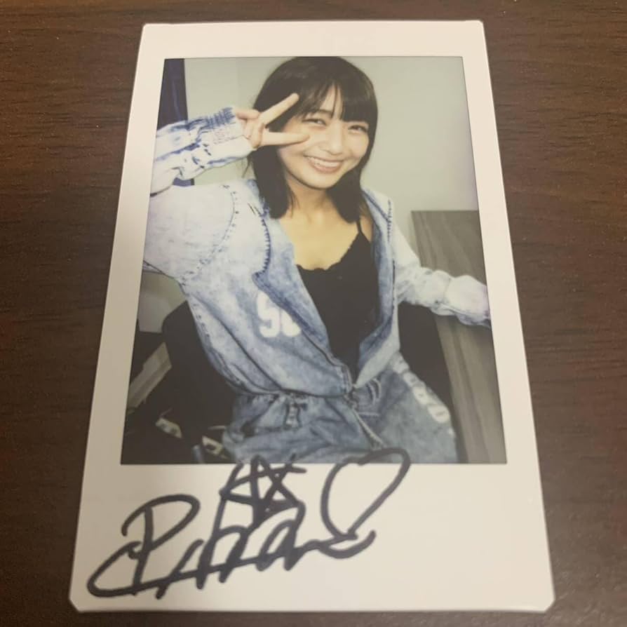 Amazon.co.jp: 星乃莉子 写真集 Polaris 直筆サイン入りチェキ : おもちゃ