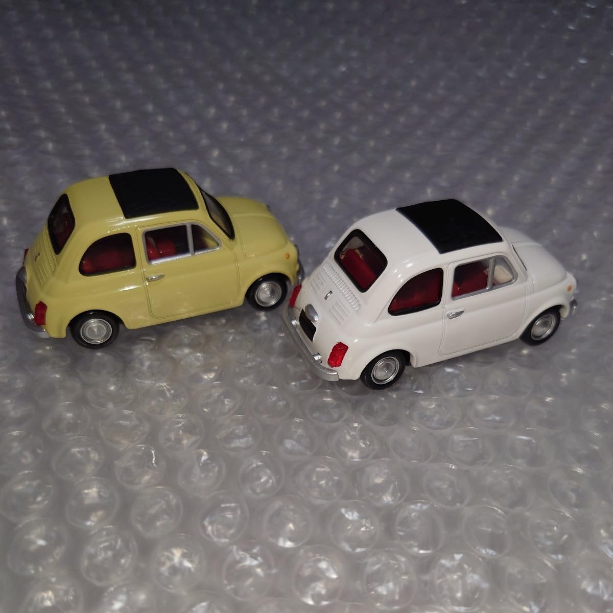 Amazon.co.jp: 絶版トミカプレミアム フィアット500F 2台セット 通常+