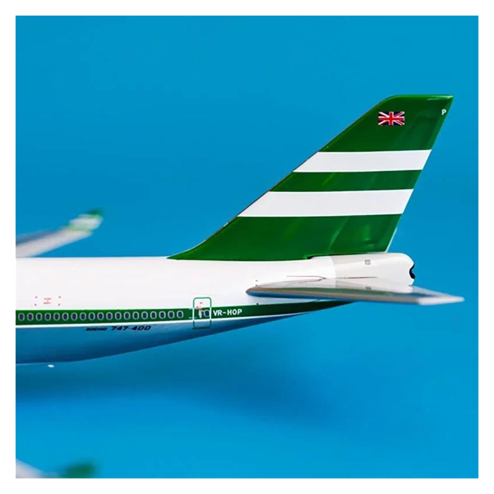 Amazon.co.jp: 航空機 キャセイパシフィック航空 B747-400 完成合金