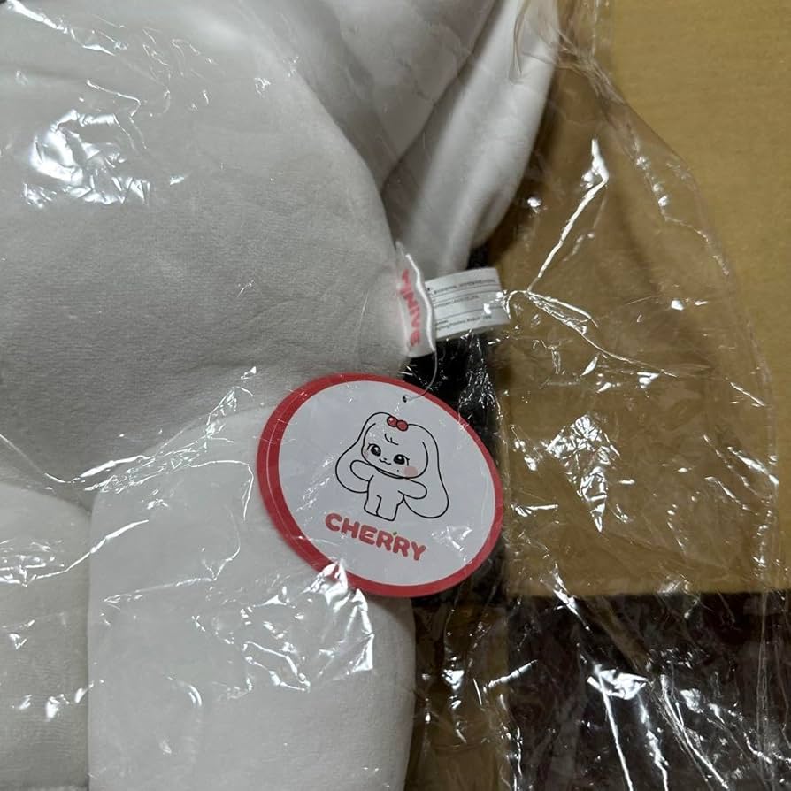 Amazon.co.jp: ive ウォニョン CHERRY minive メガクッション : おもちゃ