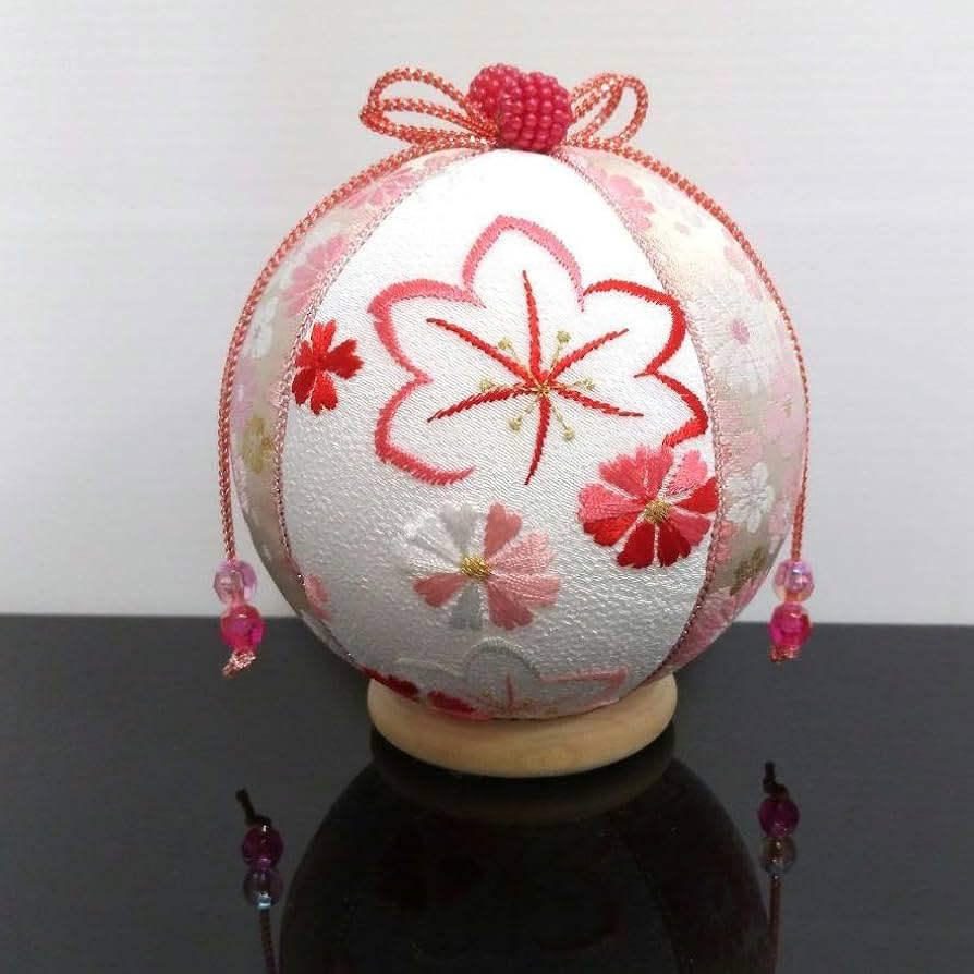 Amazon.co.jp: 手鞠 手毬 てまり 224 刺繍 紅葉 : おもちゃ