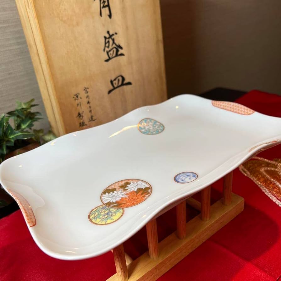Amazon.co.jp: 深川製磁 角盛皿 寿赤絵 木箱 宮内庁御用達 管理.KT