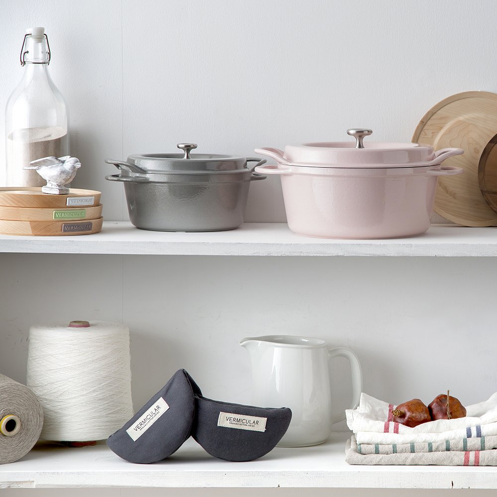 Amazon｜バーミキュラ 鋳物ホーロー鍋 22cm パールグレー 無水調理