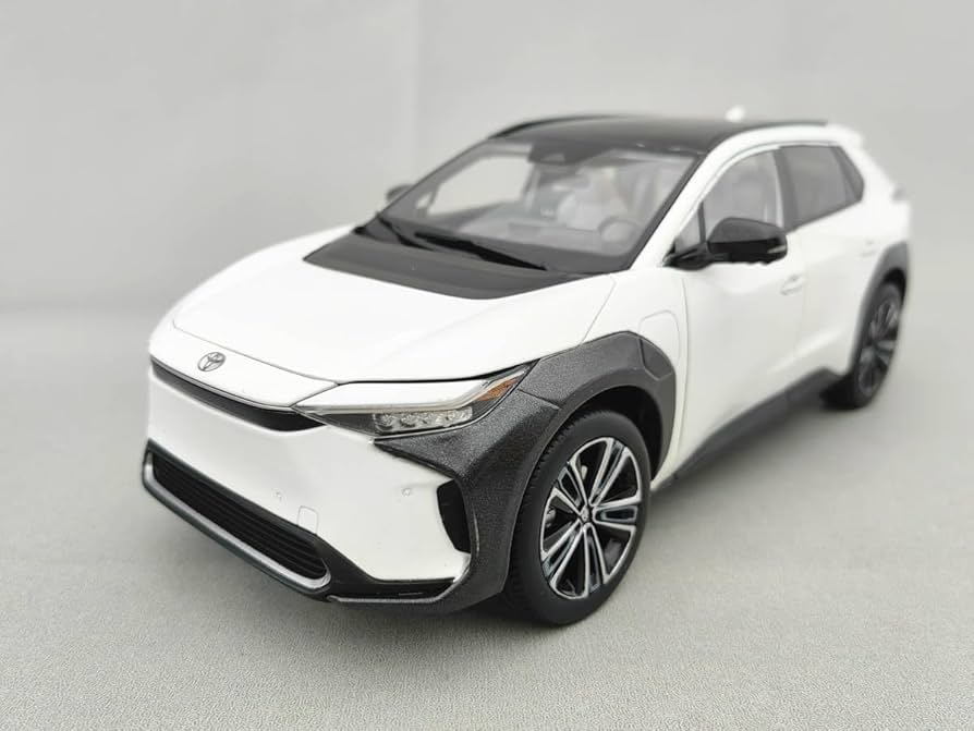 Amazon | 1/18 トヨタ bZ4X 2022 白 | ミニカー・ダイキャストカー