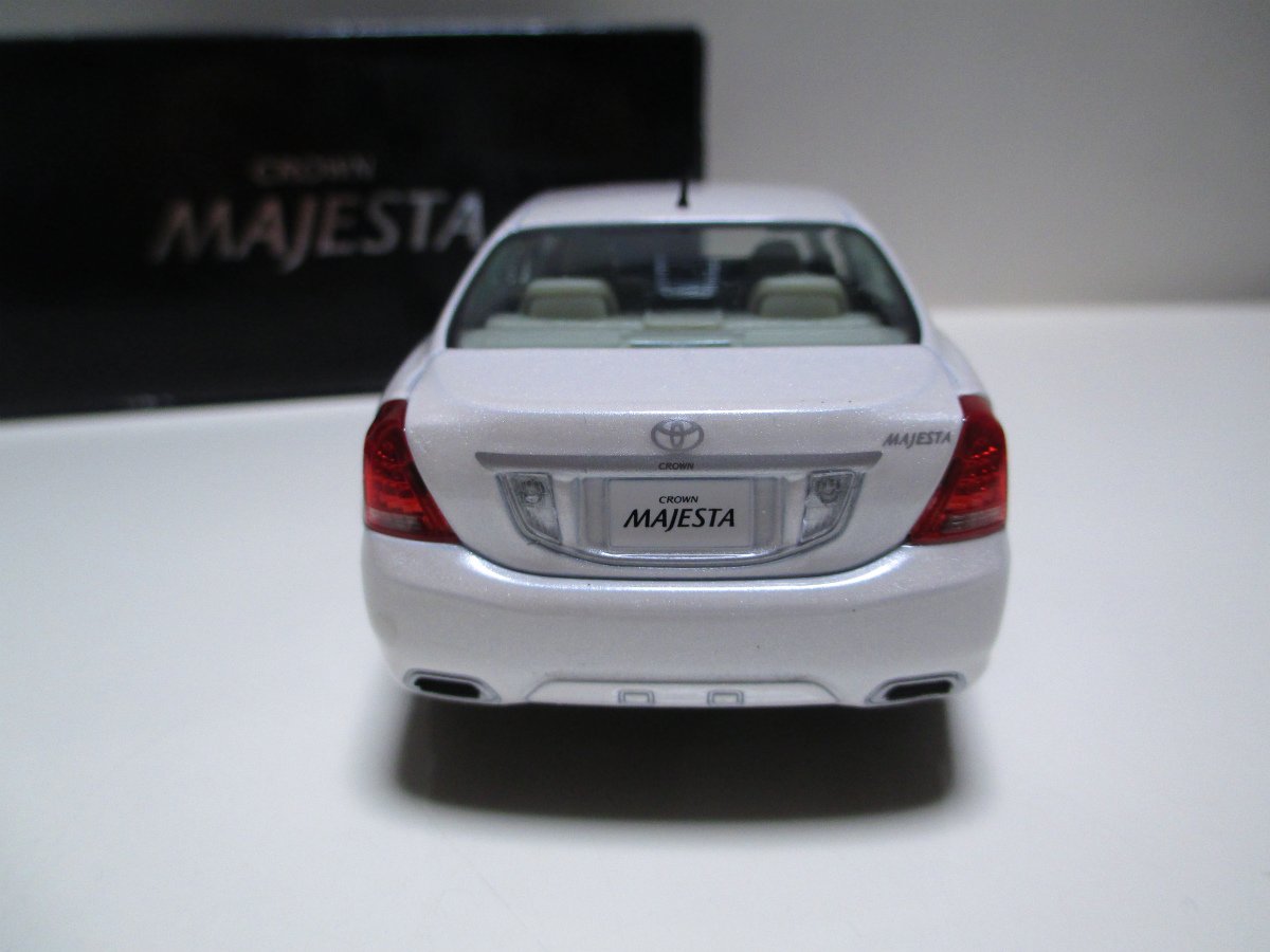 Amazon.co.jp: 1/30 トヨタ クラウンマジェスタ 200系 CROWN MAJESTA