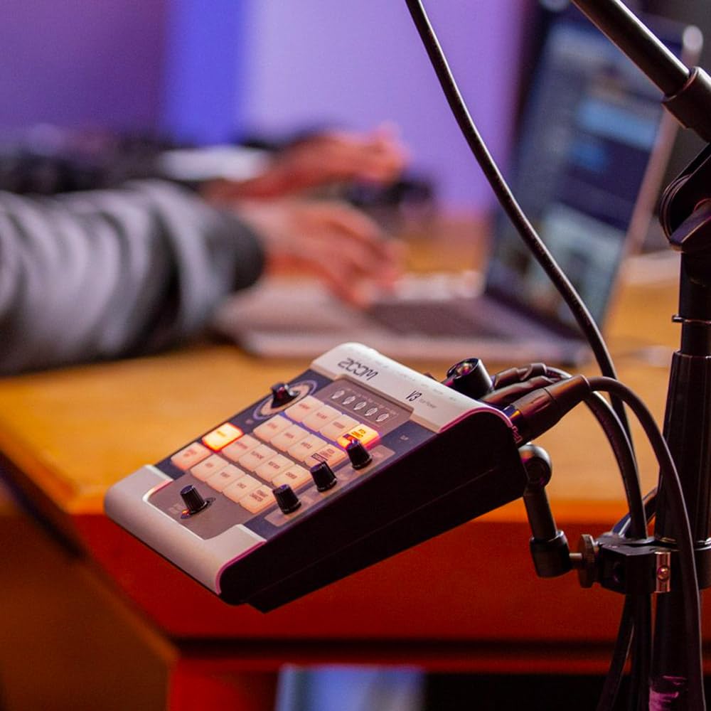 Amazon.com: Zoom V3 Vocal Processor, Vocal Effects Pedal, 3-Part