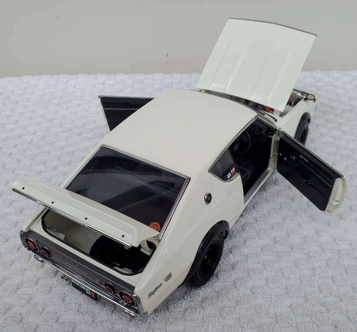 Amazon | 京商 1/18 ドア類開閉、タイヤ回転舵取り 日産 スカイライン