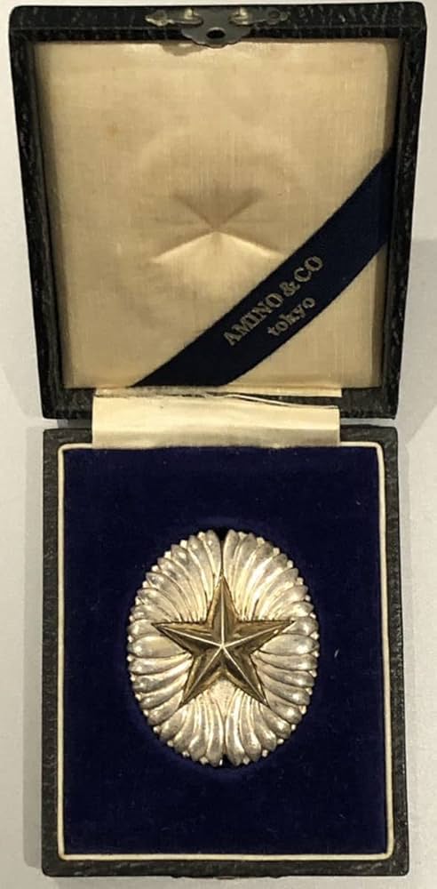 Amazon.co.jp: 大日本帝国 陸軍 日本軍 陸軍大学校卒業徽章 (天保銭