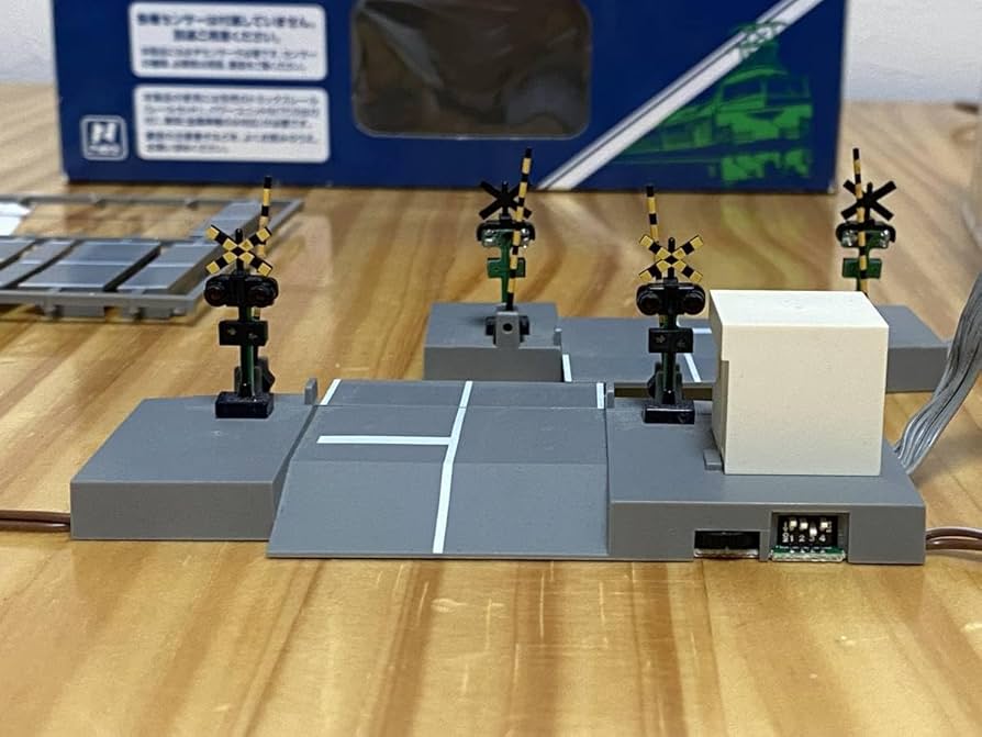 Amazon.co.jp: TOMIX TCS自動踏切Ⅱ（5569） センサー2つ ワイド