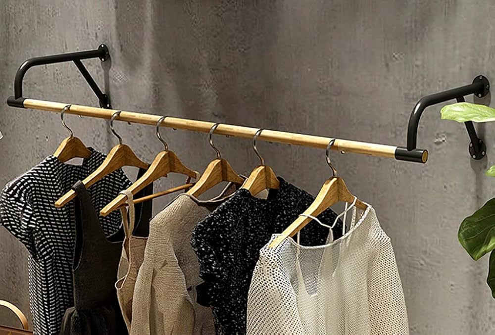Amazon｜ポールハンガー ヴィンテージウォールは、木製の洋服レール