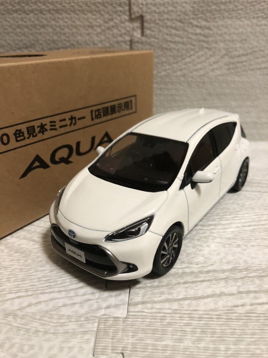 Amazon | 1/30 トヨタ 新型アクア AQUA カラーサンプル ミニカー