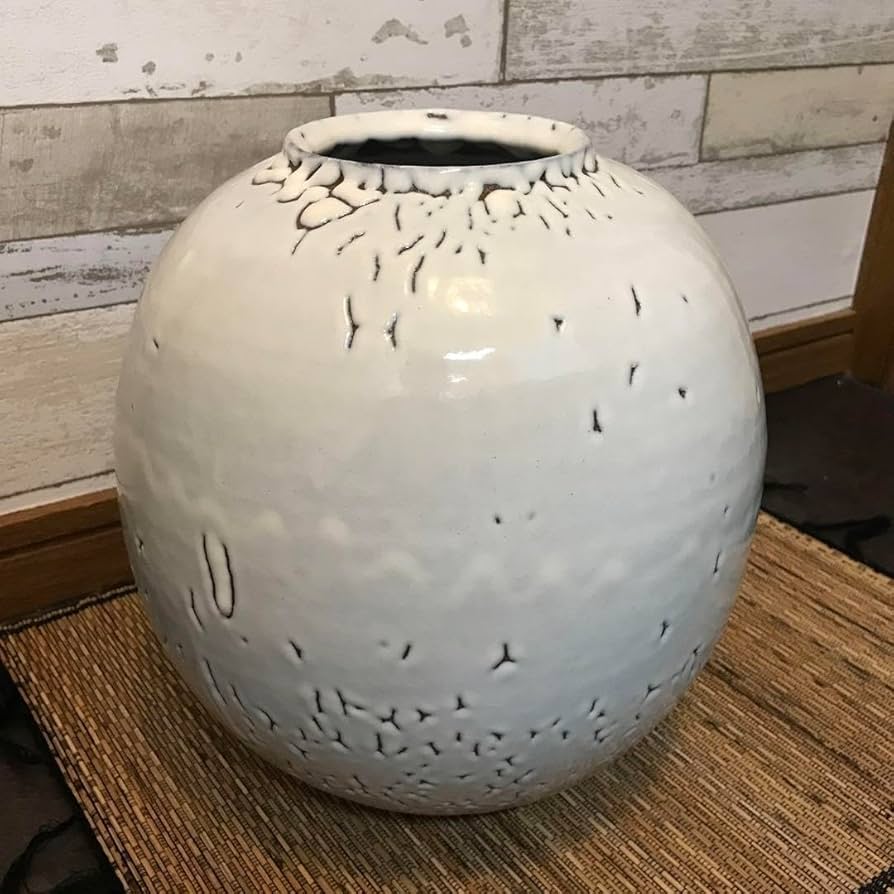 Amazon.co.jp: 白萩 壺 花器 萩焼 作家もの 管理.KTHG : ホーム＆キッチン