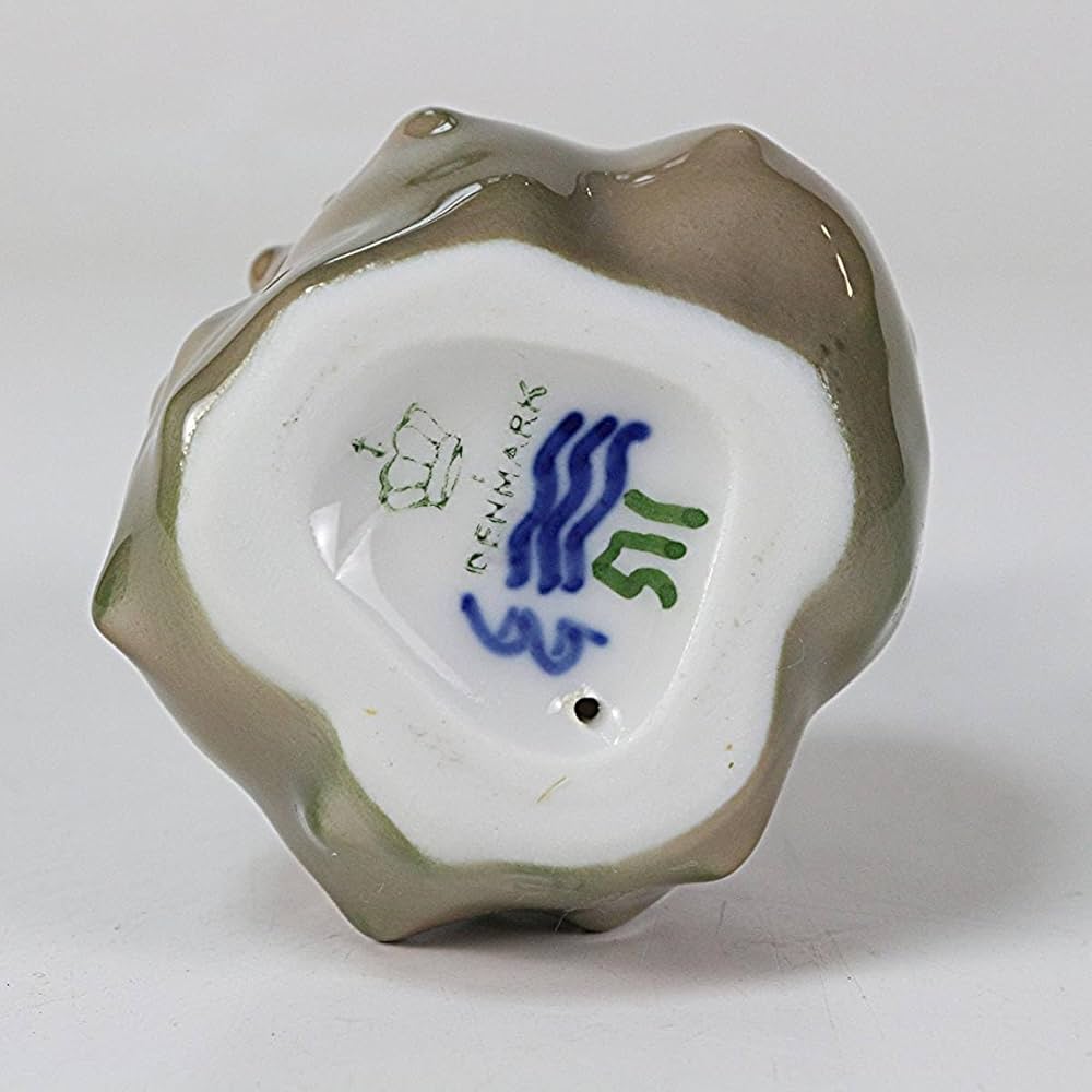 ロイヤルコペンハーゲン 木の実の上のねずみ フィギュリン