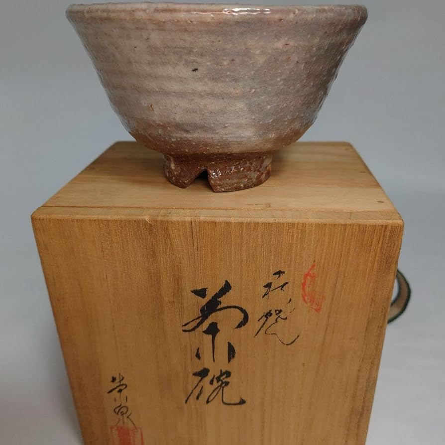 Amazon.co.jp: 渡辺栄泉 萩茶碗 共箱萩焼 抹茶茶碗 茶道具 : おもちゃ