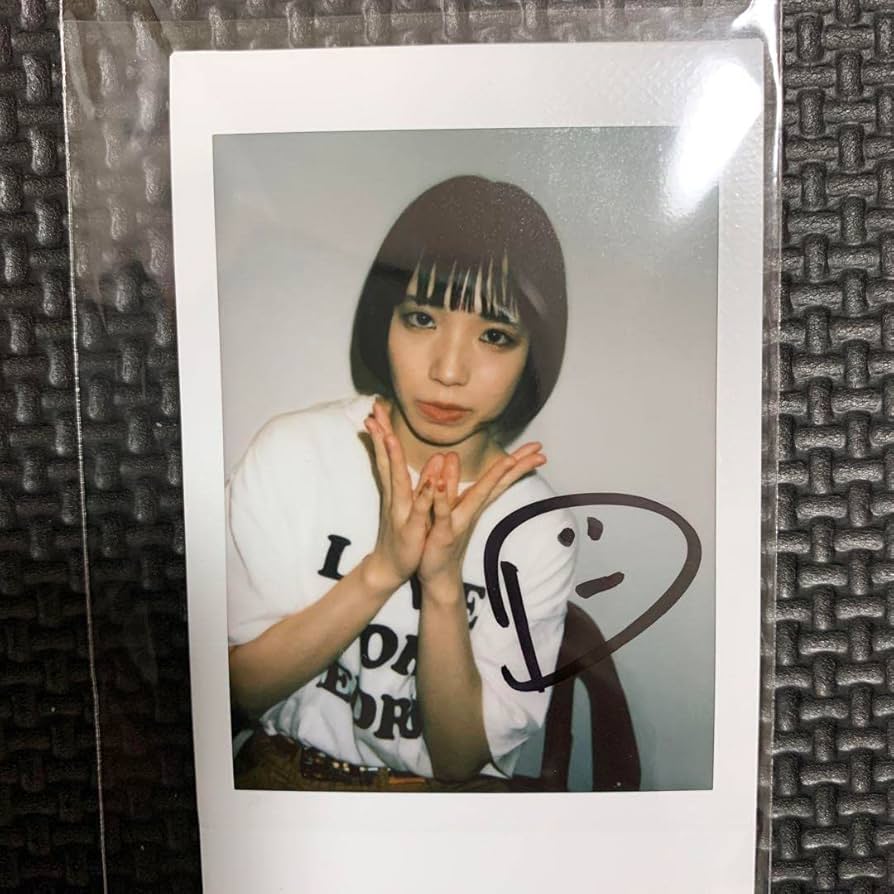 Amazon.co.jp: BiSH ペドロ アユニD 直筆サイン入りチェキ : おもちゃ