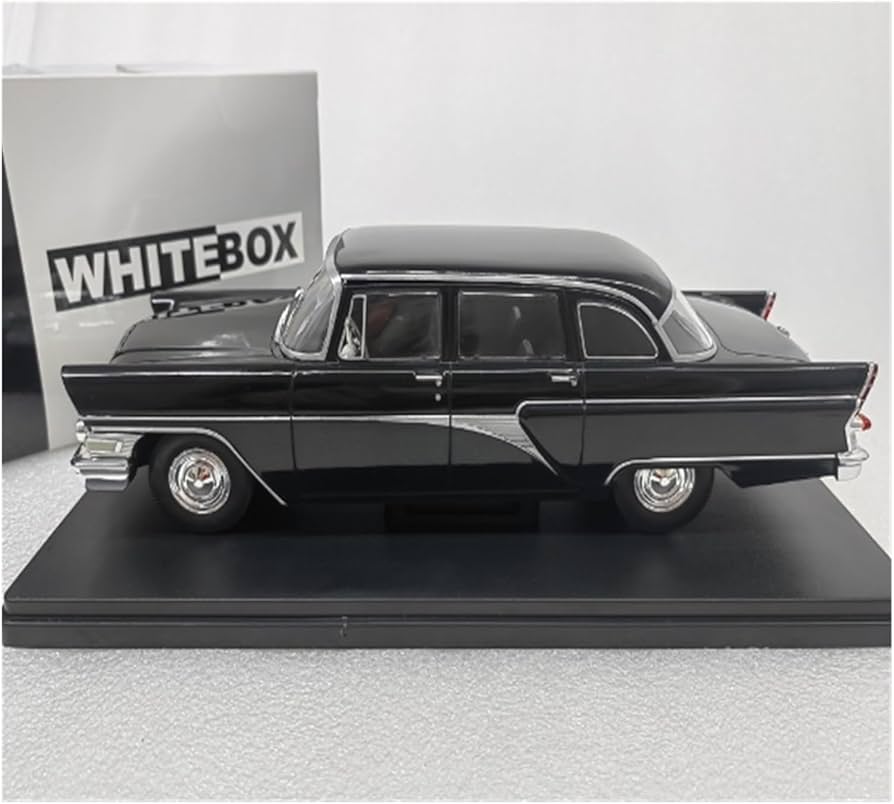 Amazon | ミニカー GAZ 13 チャイカ ソビエト連邦 高級セダン 1:24