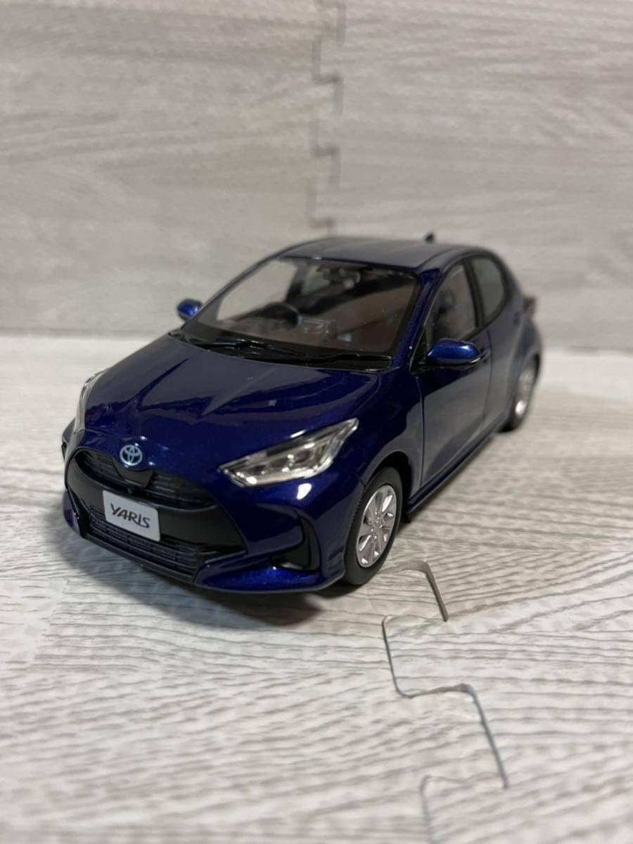 Amazon | 1/30 ミニカー 新型ヤリス YARIS ハイブリッド カラー