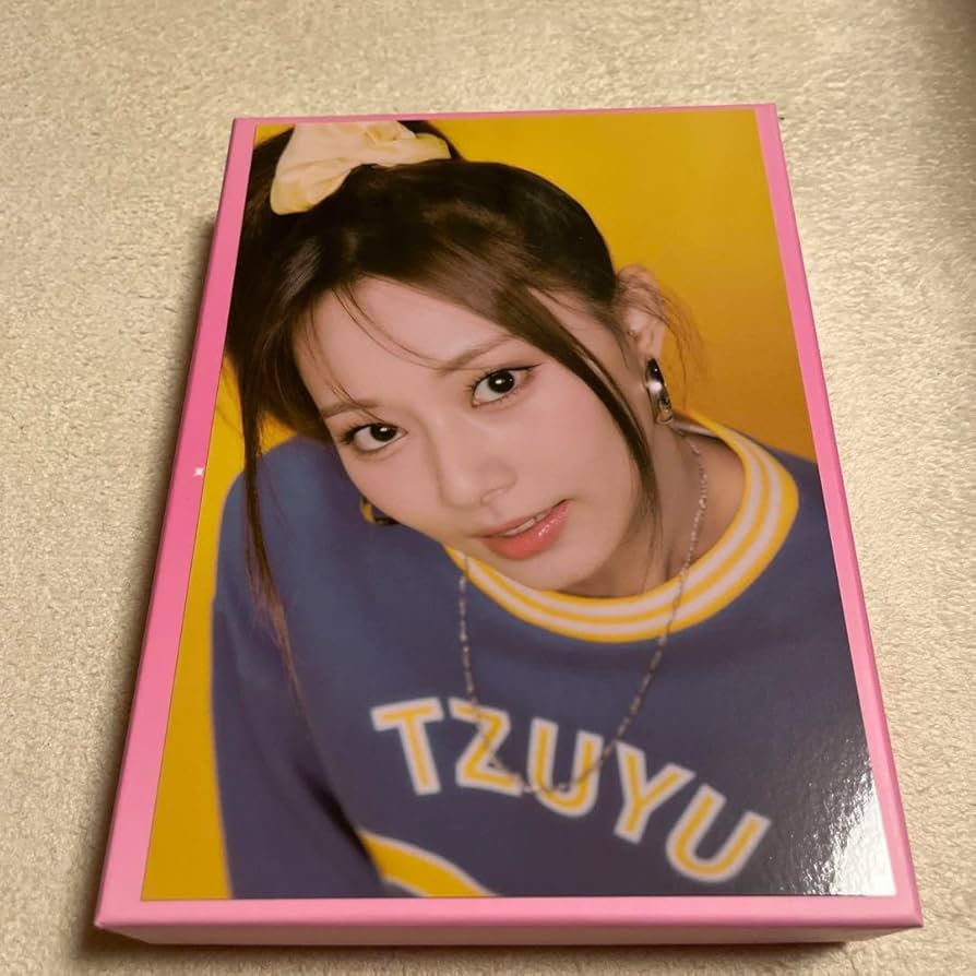 Amazon.co.jp: 限定TWICE once4期入会特典ツウィトレカポスター証明