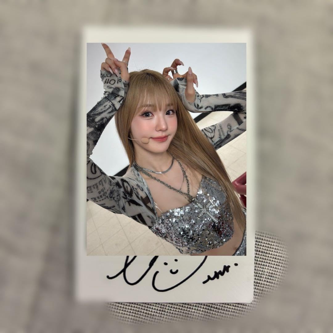 Amazon.co.jp: WOOAH ナナ 直筆サイン入り ポラロイド : おもちゃ