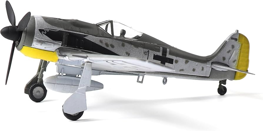 Amazon.co.jp: NUOTIE フォッケウルフ Fw 190A-8 1/72 メタル戦闘機