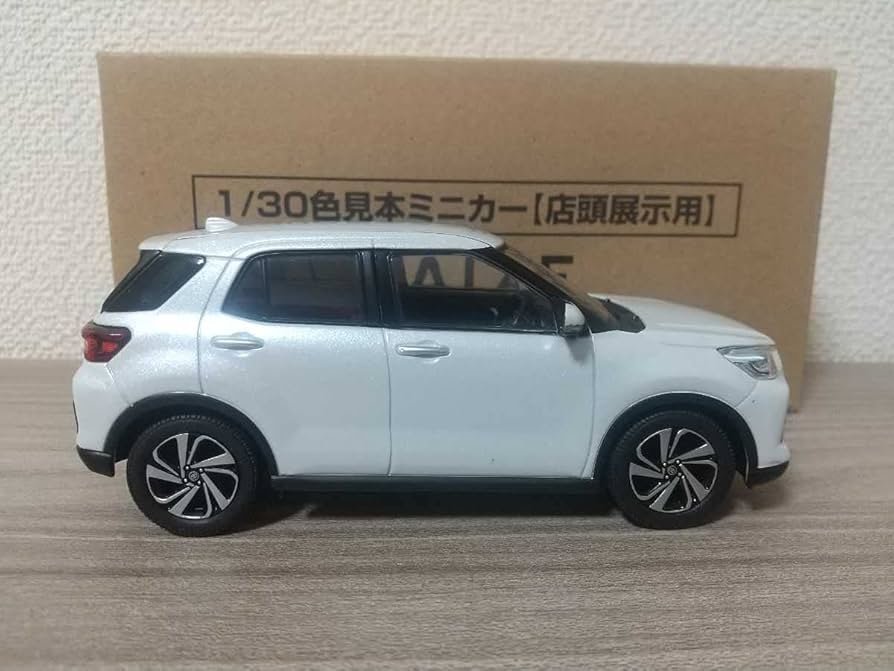 Amazon | 1/30 トヨタ ライズ カラーサンプルミニカー シャイニング