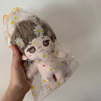 Amazon.co.jp: 王一博 20cmぬいぐるみ 出生証 : おもちゃ